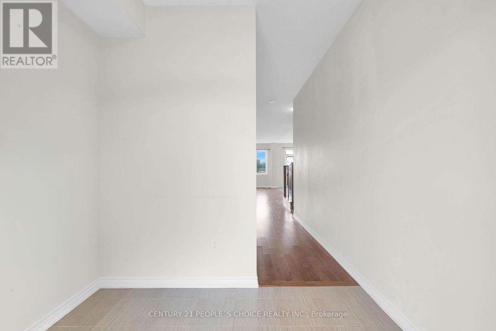216 Explorer Way, Thorold, Ontario L2V 0K2 - Photo 4 - X13700866