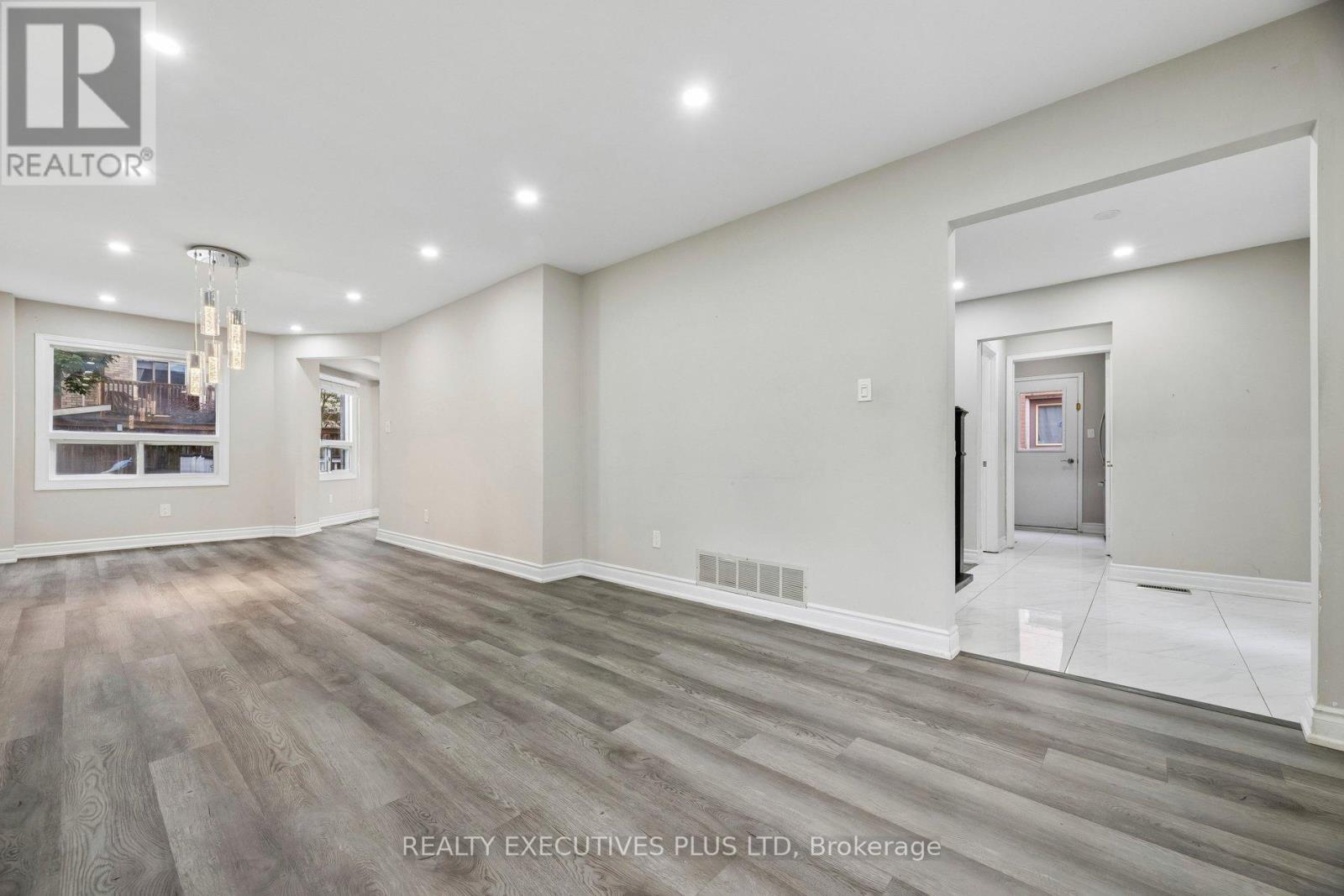693 Barnes Crescent, Oshawa, Ontario  L1J 8K2 - Photo 14 - E13579782