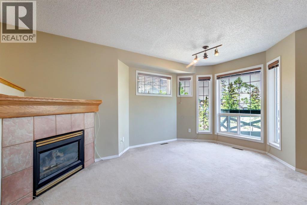 3, 823 Wilson Way, Canmore, Alberta  T1W 2Y8 - Photo 4 - A2328464