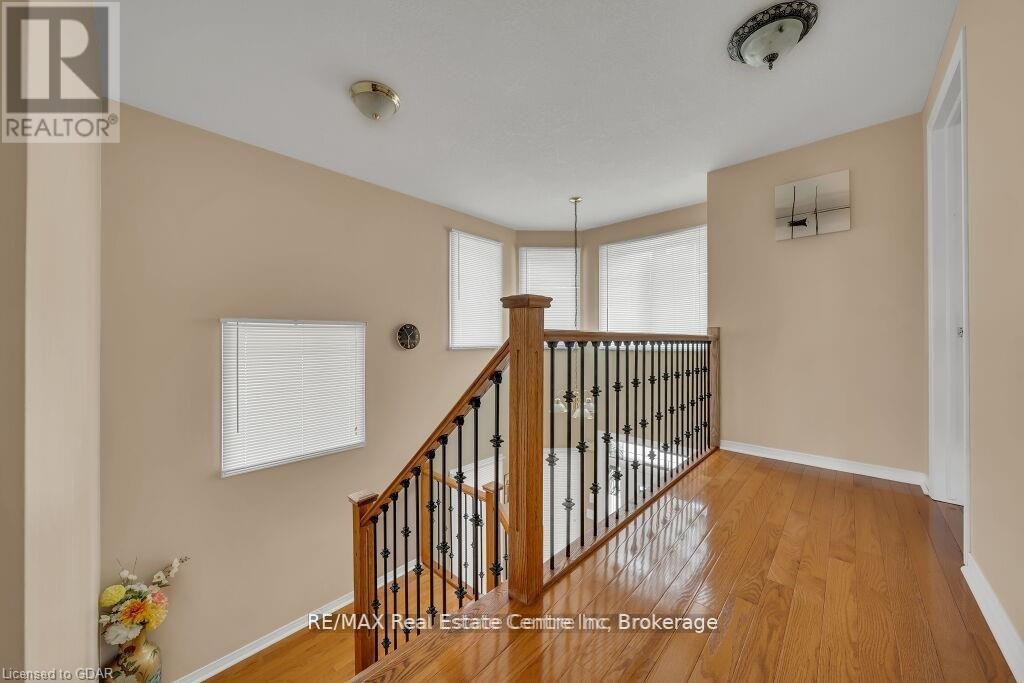 61 Moffatt Lane, Guelph, Ontario  N1G 5E8 - Photo 8 - X13684954