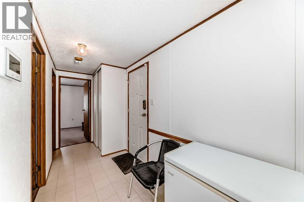 300, 3223 83 Street NW, Calgary, Alberta  T3B 5N7 - Photo 5 - A2319081