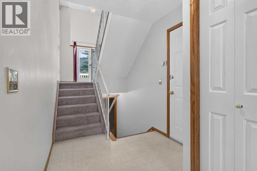 52 Glenbrook Villas SW, Calgary, Alberta  T3E 7E8 - Photo 3 - A2338941
