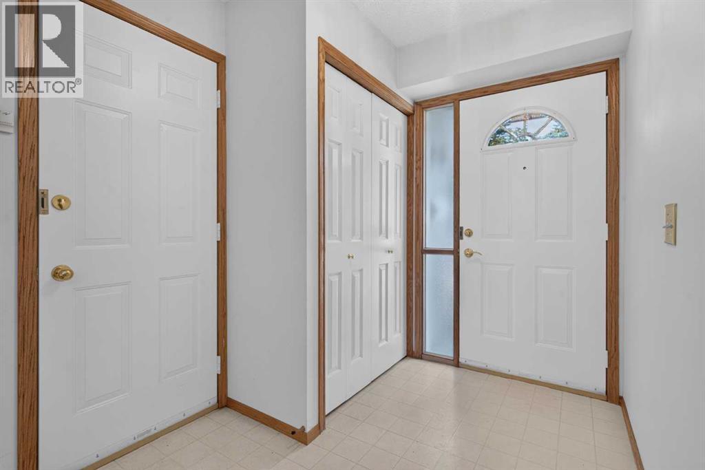 52 Glenbrook Villas SW, Calgary, Alberta  T3E 7E8 - Photo 4 - A2338941