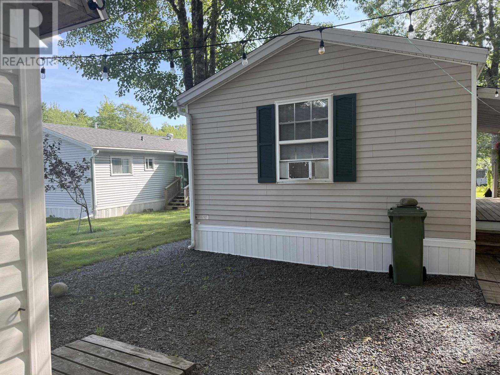 10 Fall Street, Bridgewater, Nova Scotia  B4V 3V6 - Photo 3 - 202621216