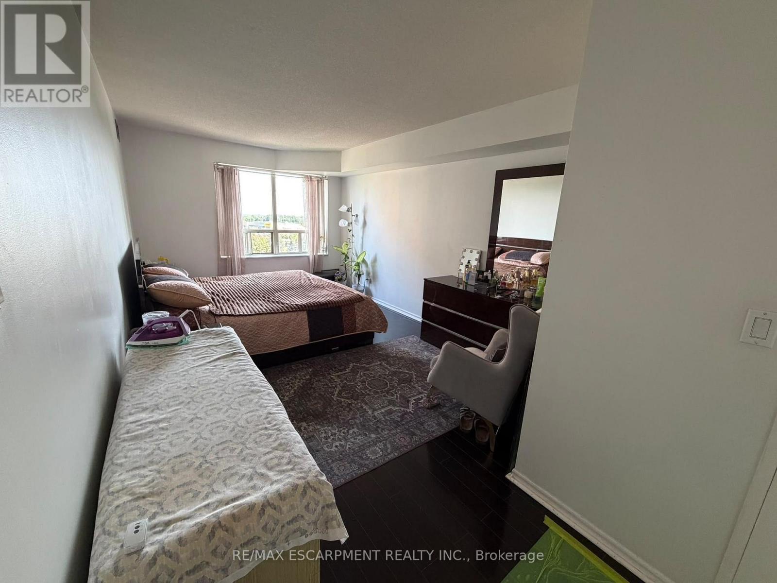 802 - 325 Webb Drive, Mississauga, Ontario  L5B 3Z9 - Photo 11 - W13700832