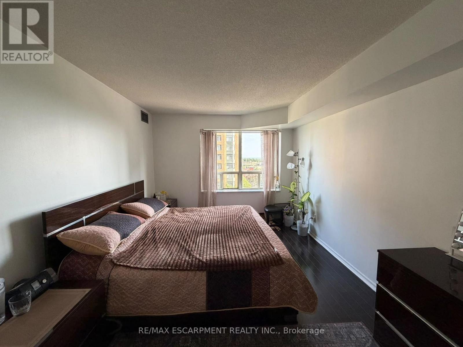 802 - 325 Webb Drive, Mississauga, Ontario  L5B 3Z9 - Photo 10 - W13700832