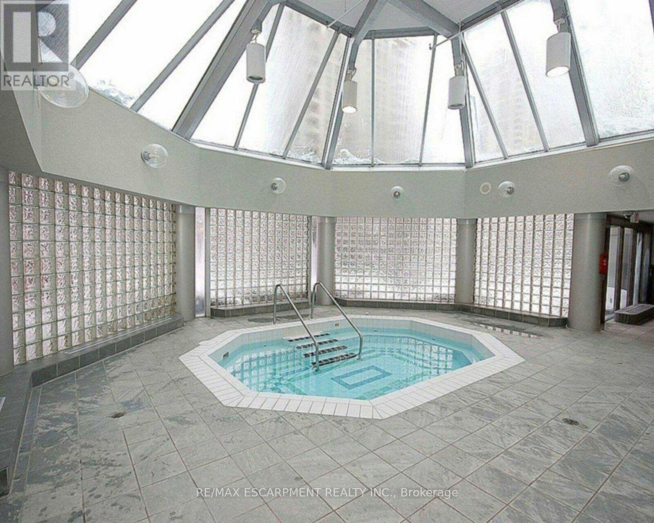802 - 325 Webb Drive, Mississauga, Ontario  L5B 3Z9 - Photo 19 - W13700832