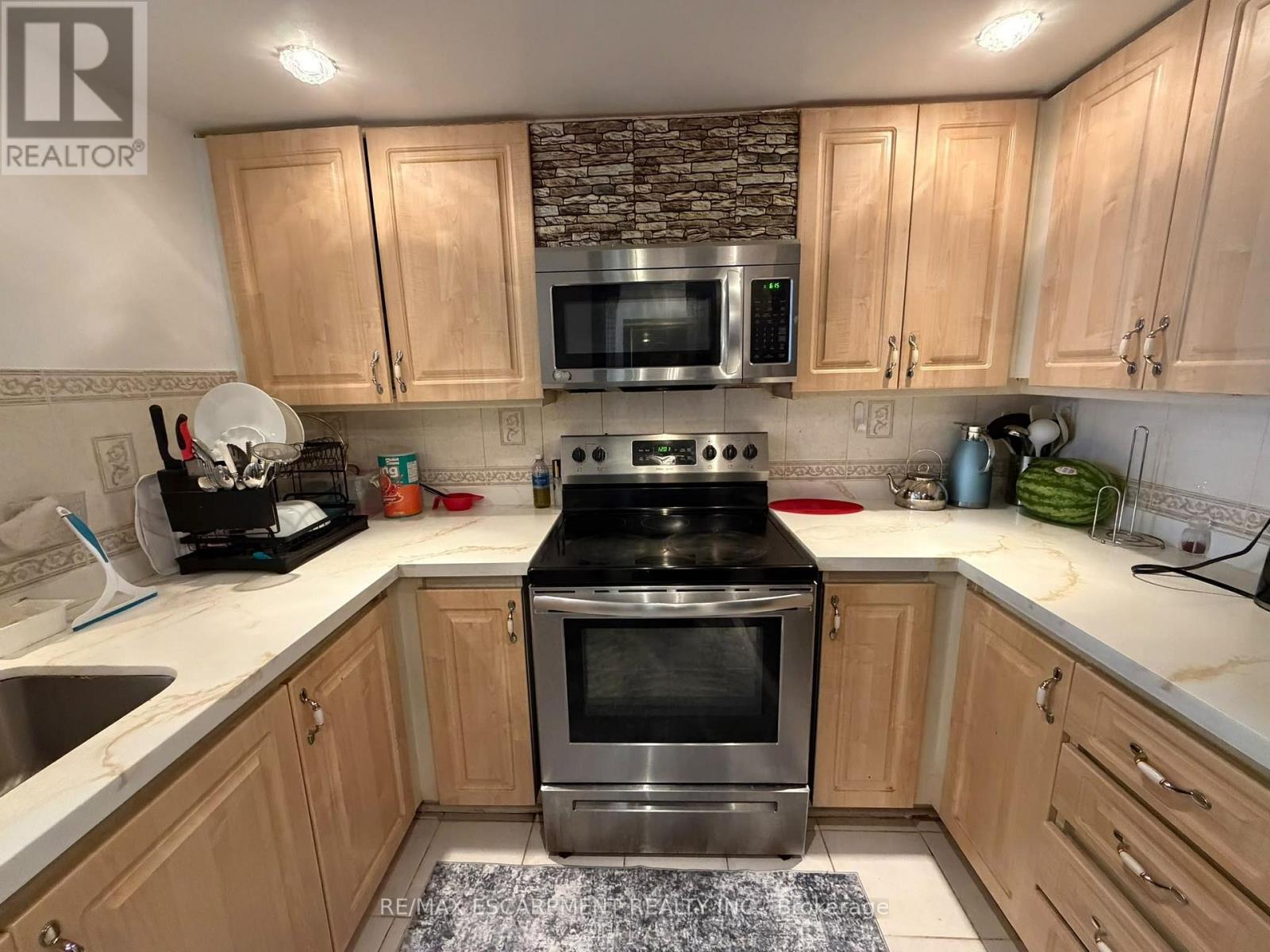 802 - 325 Webb Drive, Mississauga, Ontario  L5B 3Z9 - Photo 5 - W13700832