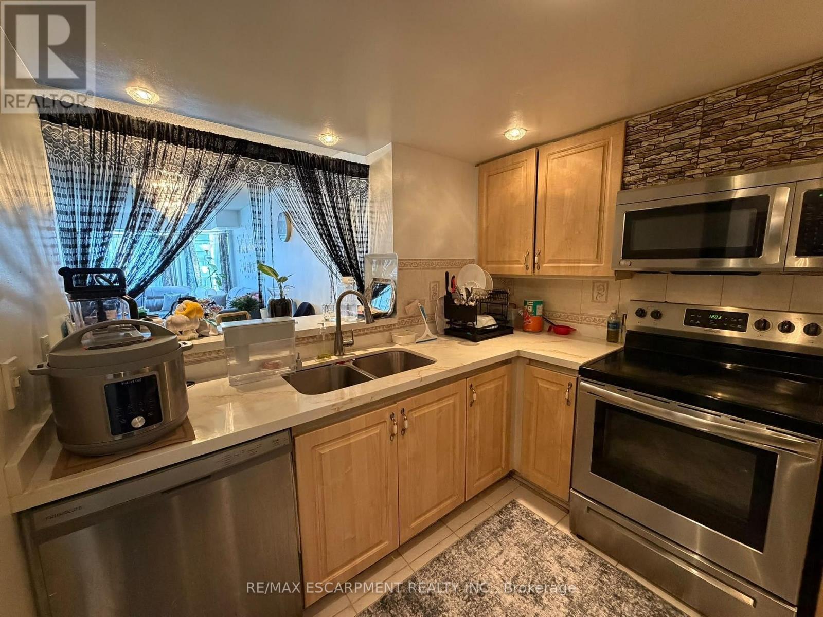 802 - 325 Webb Drive, Mississauga, Ontario  L5B 3Z9 - Photo 6 - W13700832