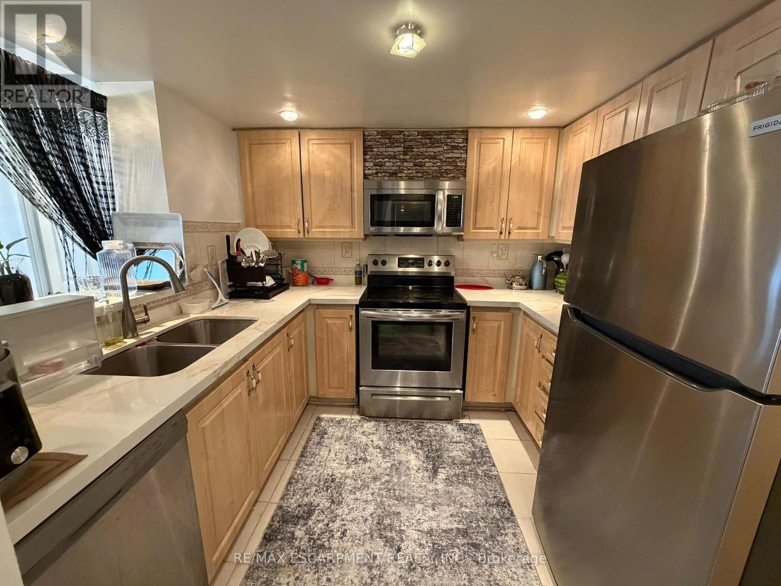802 - 325 Webb Drive, Mississauga, Ontario  L5B 3Z9 - Photo 4 - W13700832