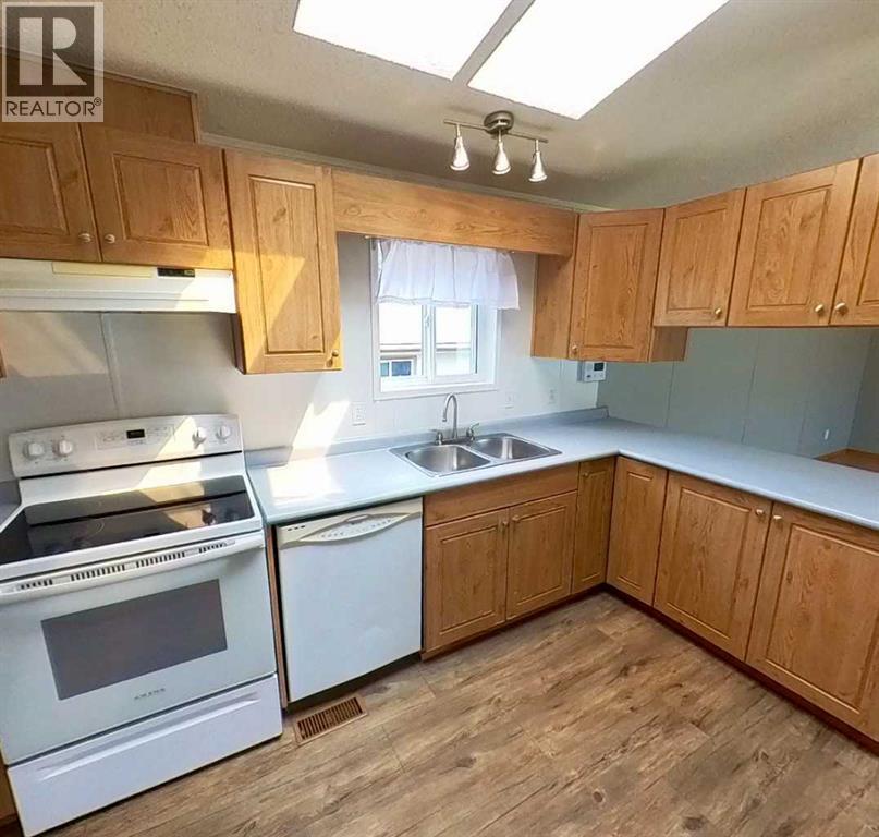 27, 5211 55 Avenue, Rocky Mountain House, Alberta T4T 1M8 - Photo 8 - A2327177