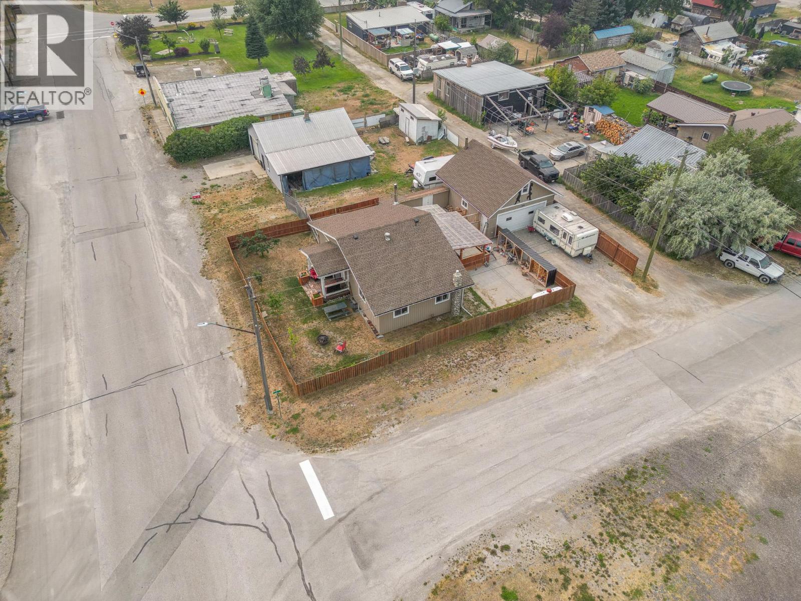 8909 Grainger Road, Canal Flats, British Columbia  V0B 1B0 - Photo 1 - 10397280