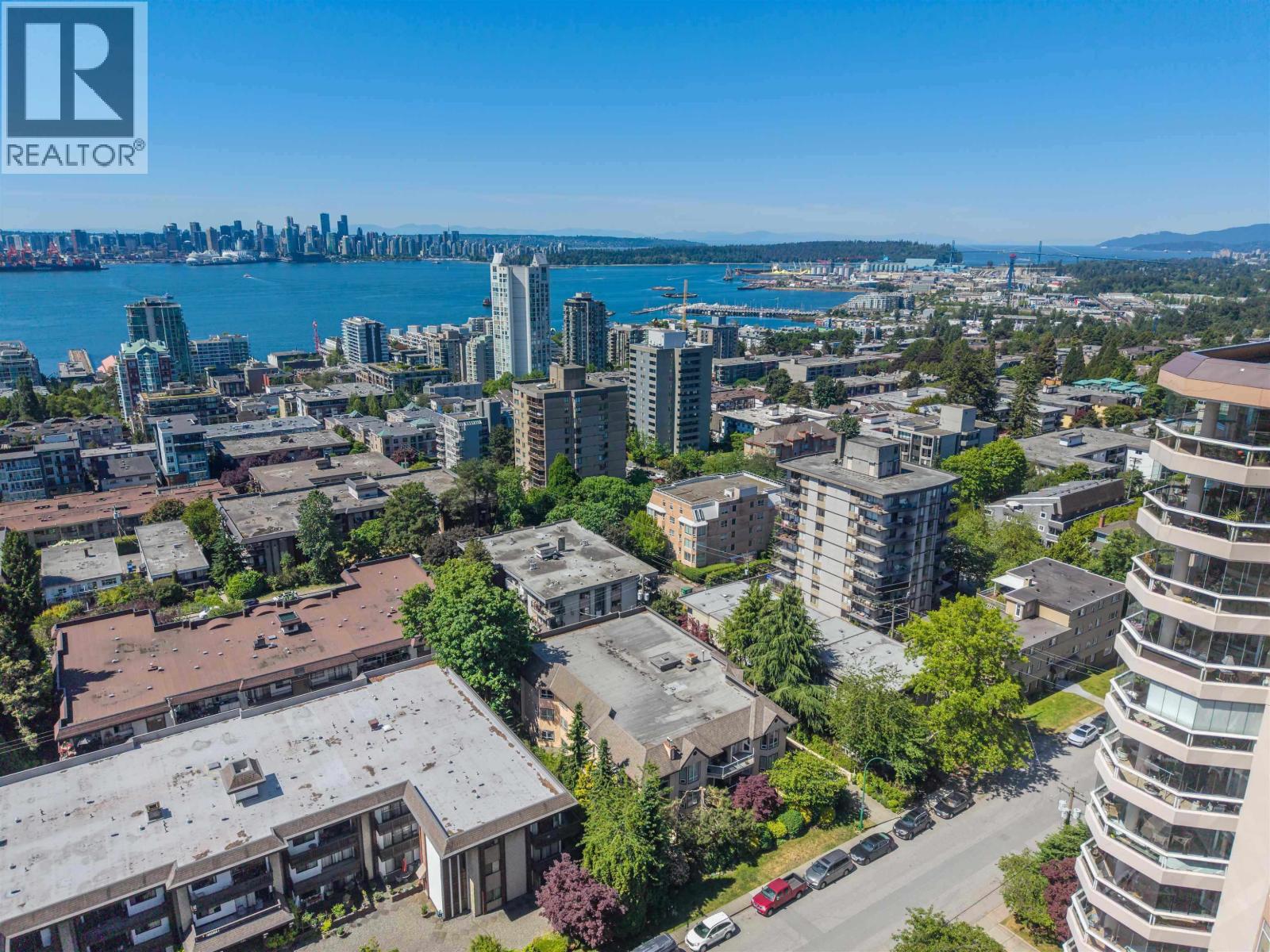 102 123 E 6TH STREET, North Vancouver, British Columbia