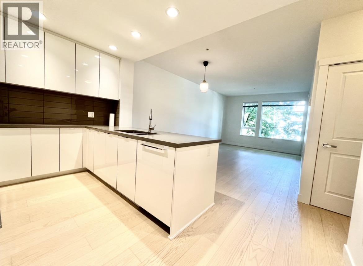 319 255 W 1ST STREET, North Vancouver, British Columbia