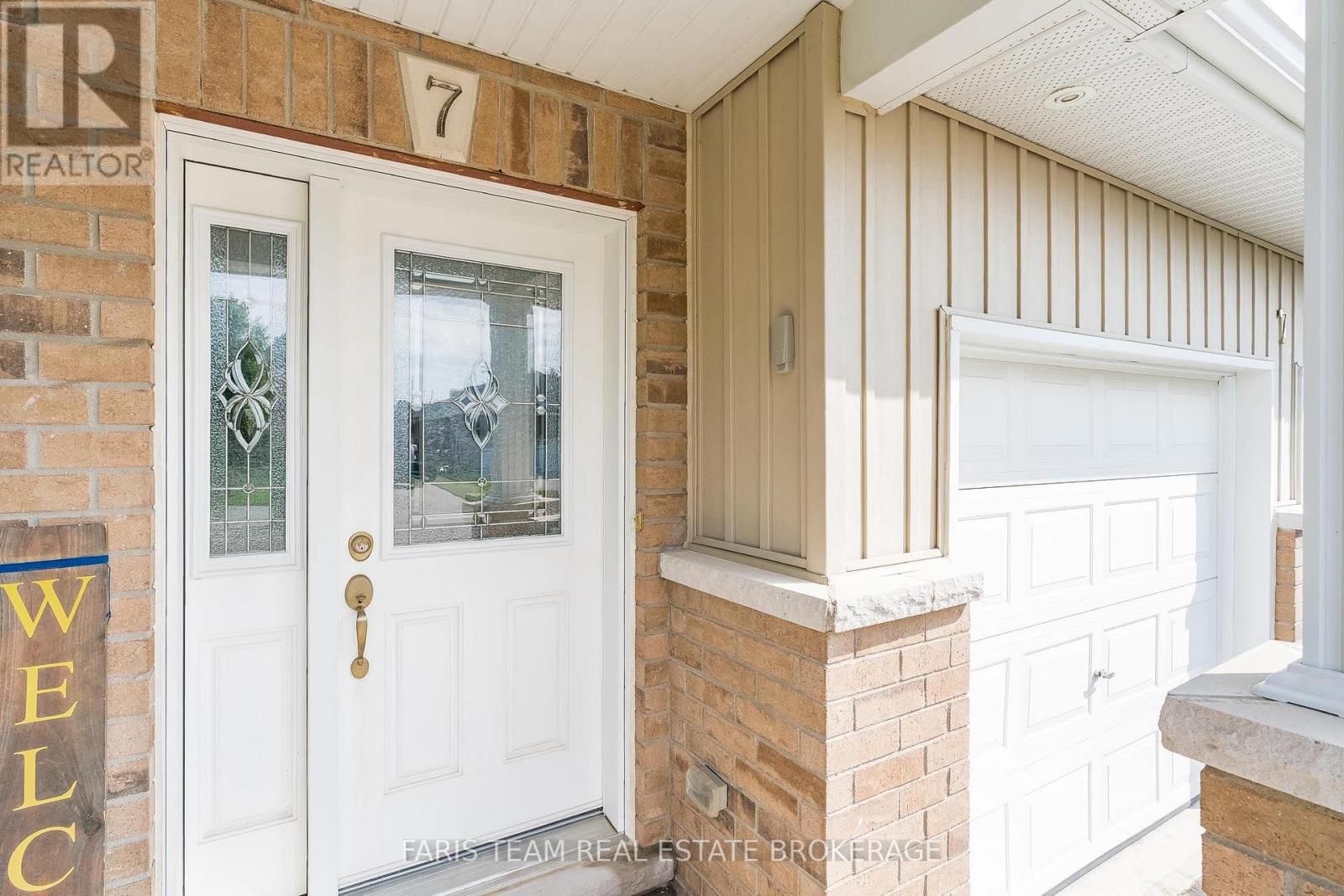 7 Mancini Drive, Essa (Angus), Ontario  L0M 1B1 - Photo 4 - N13701078