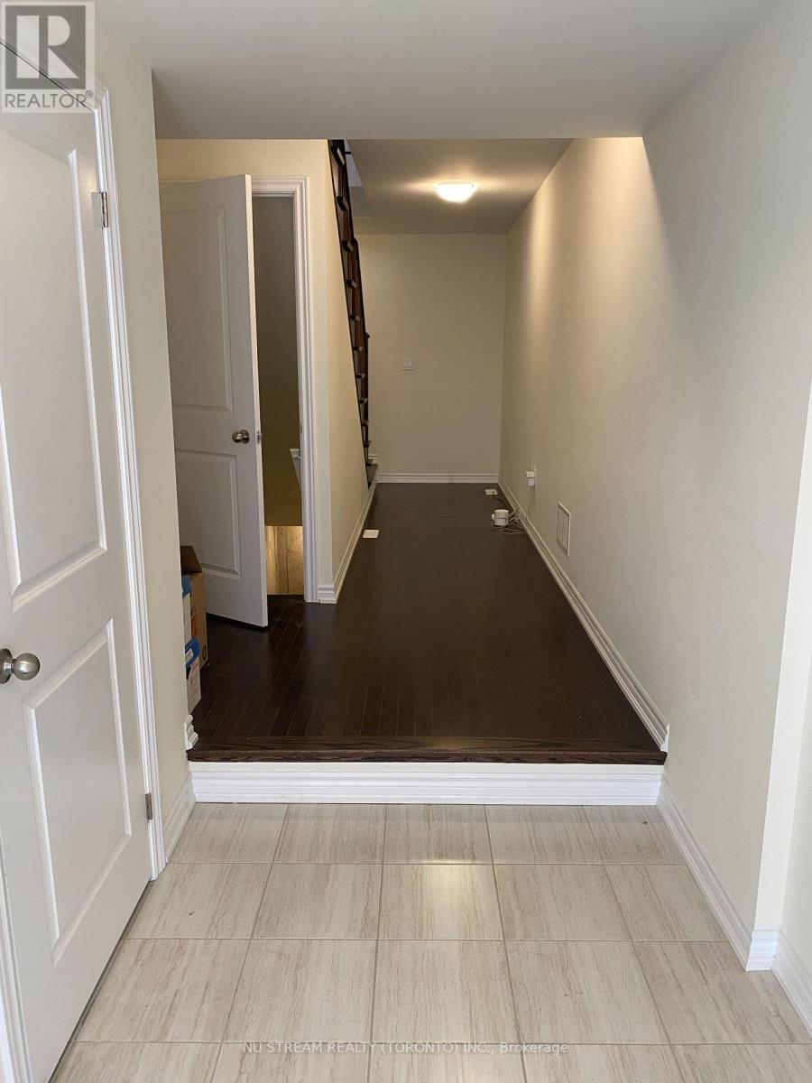 11 Griffith Street, Aurora, Ontario  L4G 7B6 - Photo 3 - N13701104