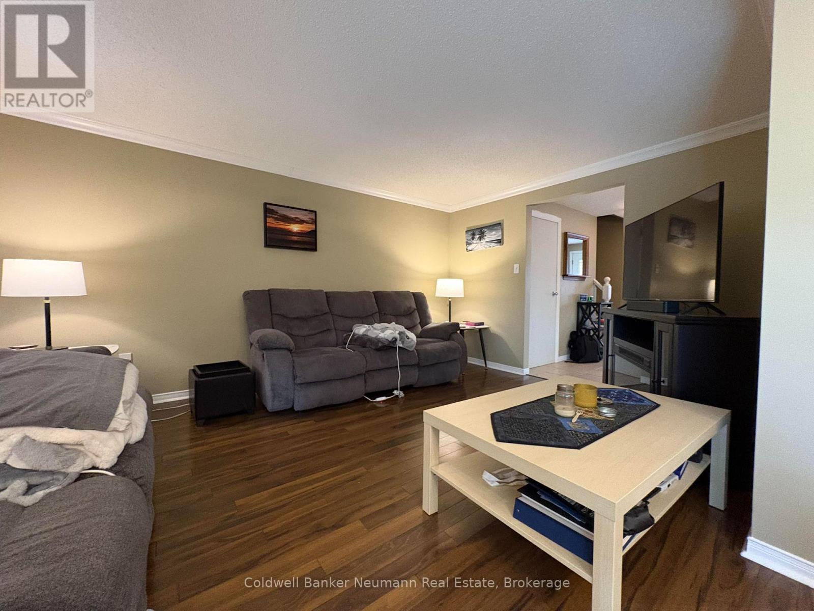 Upper - 120 Moss Place, Guelph, Ontario  N1G 4V4 - Photo 2 - X13701112