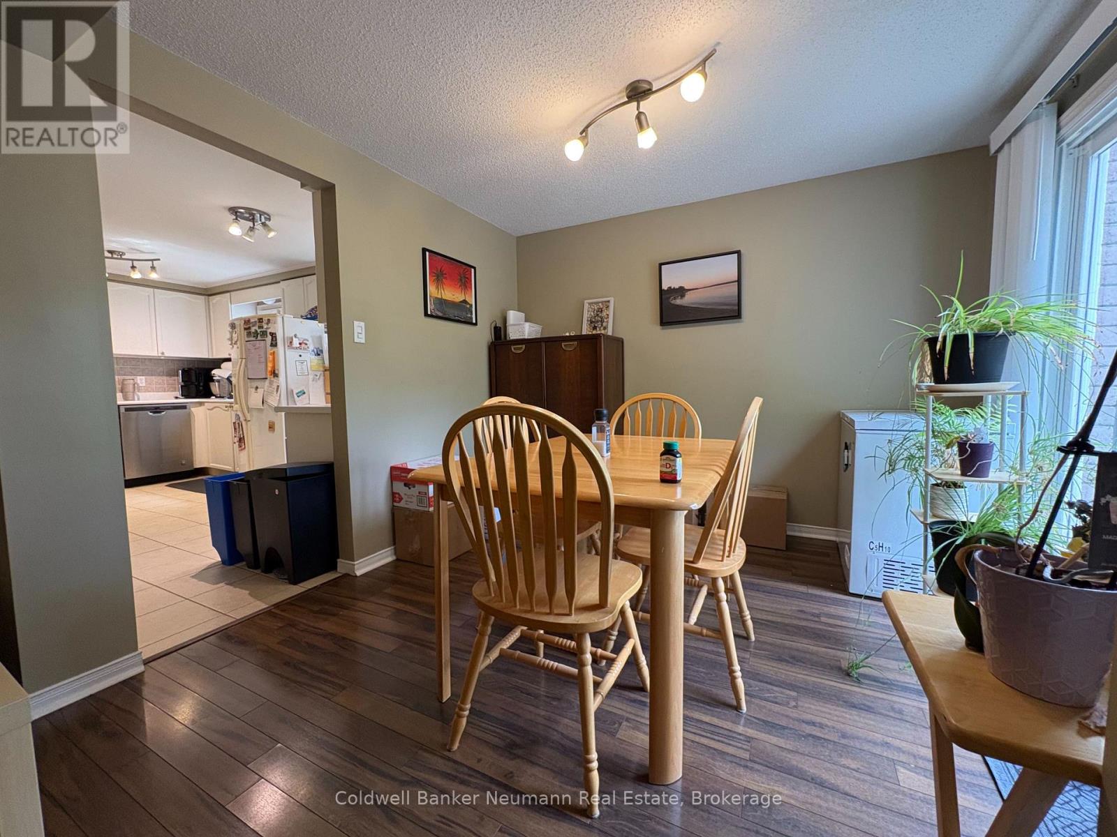 Upper - 120 Moss Place, Guelph, Ontario  N1G 4V4 - Photo 4 - X13701112