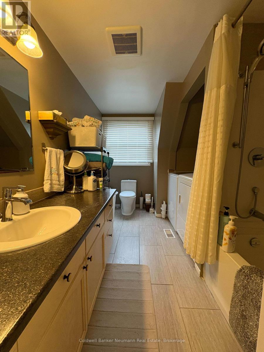 Upper - 120 Moss Place, Guelph, Ontario  N1G 4V4 - Photo 8 - X13701112