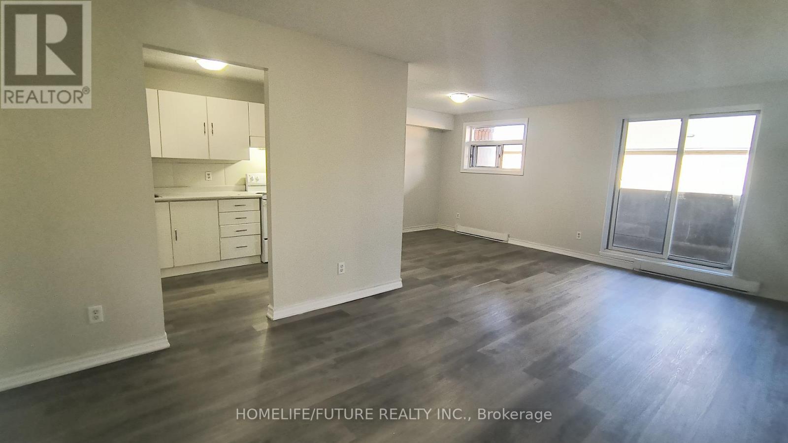 304 - 560 Bloor Street E, Oshawa, Ontario  L1H 3N2 - Photo 3 - E13701076