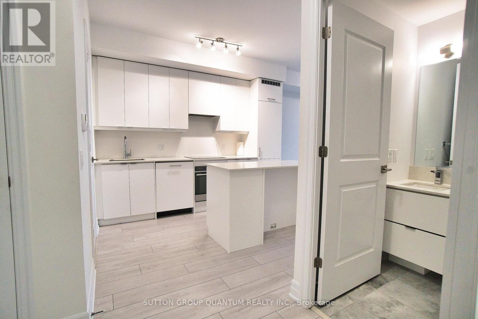 1705 - 30 Elm Drive W, Mississauga, Ontario  L5B 0N6 - Photo 7 - W13701022