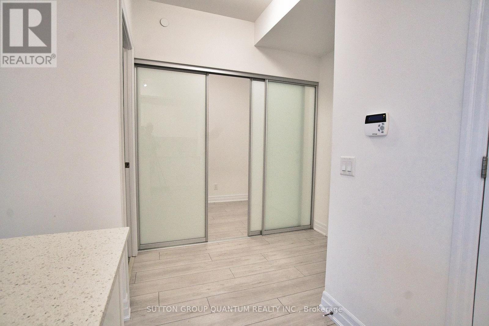 1705 - 30 Elm Drive W, Mississauga, Ontario  L5B 0N6 - Photo 9 - W13701022