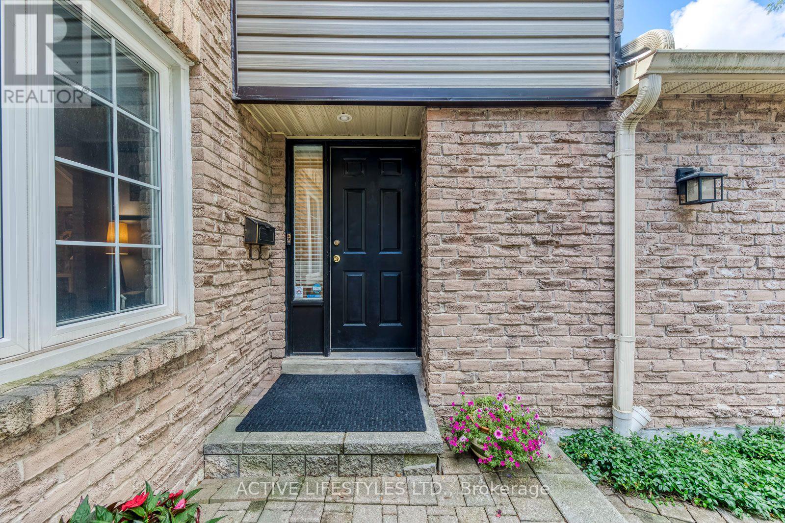 23 - 2766 Folkway Drive, Mississauga, Ontario L5L 3M3 - Photo 3 - W13701034