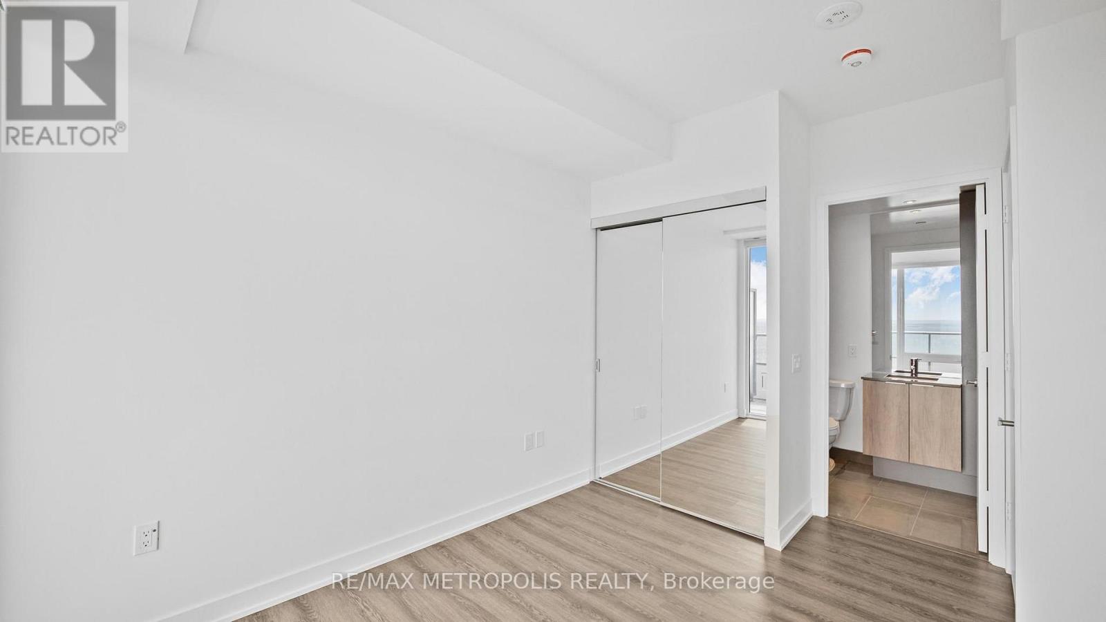 448 Burnhamthorpe Rd W 5611, Mississauga, Ontario L5B 0R4 - Photo 15 - W13701050