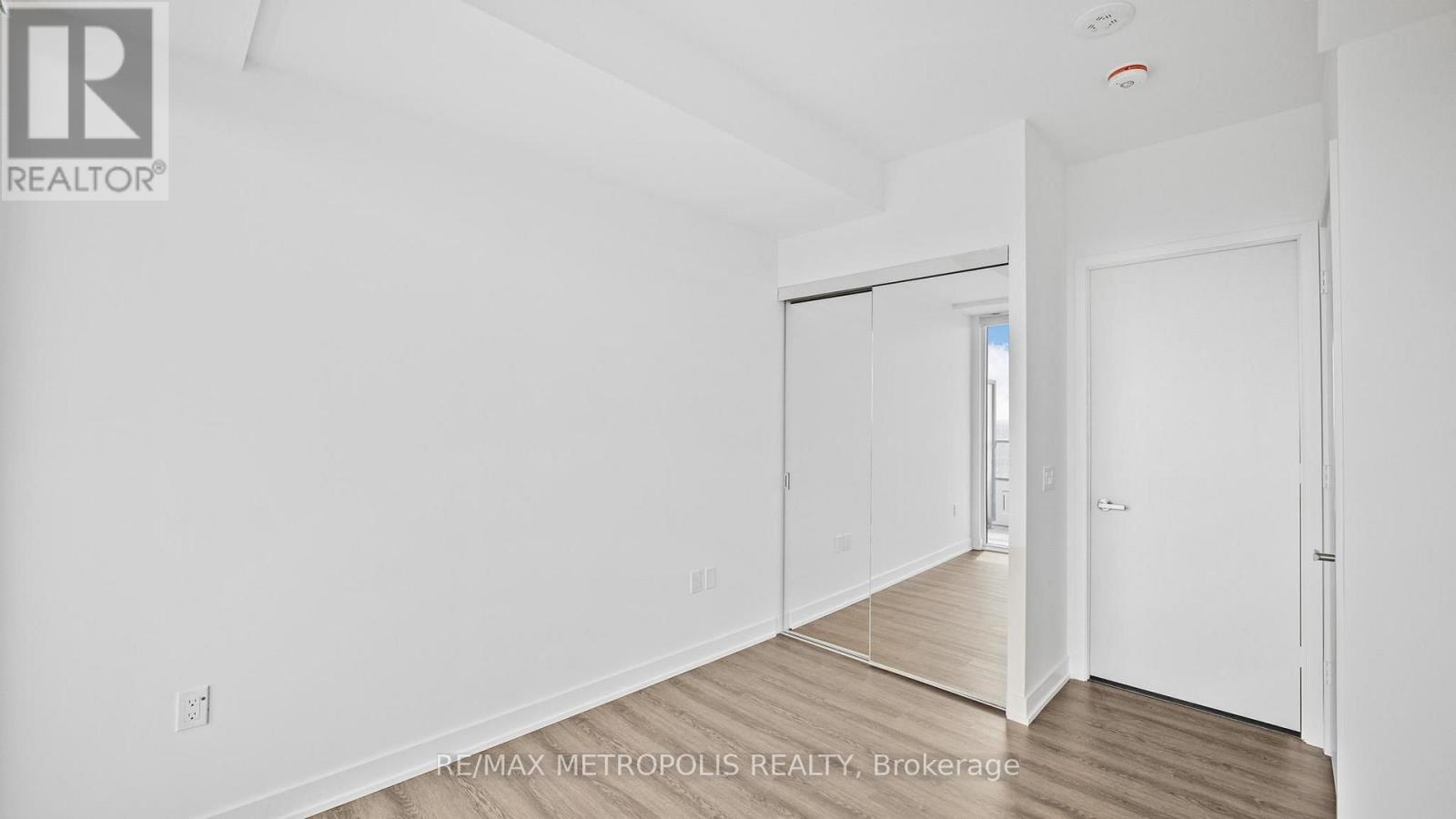 448 Burnhamthorpe Rd W 5611, Mississauga, Ontario L5B 0R4 - Photo 16 - W13701050