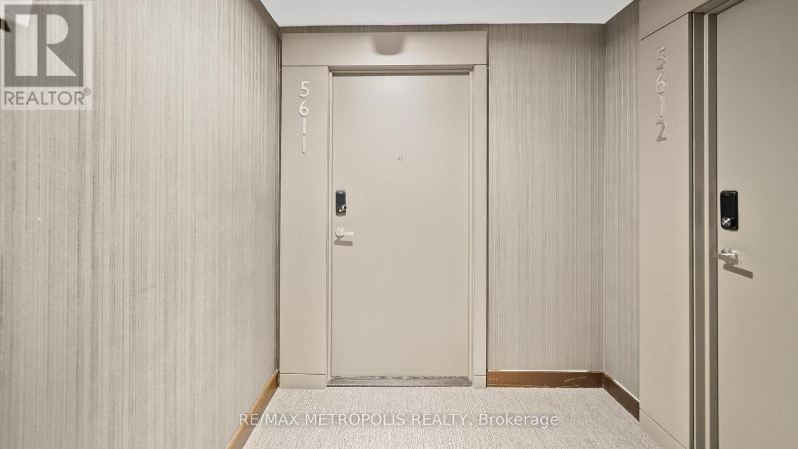 448 Burnhamthorpe Rd W 5611, Mississauga, Ontario L5B 0R4 - Photo 4 - W13701050