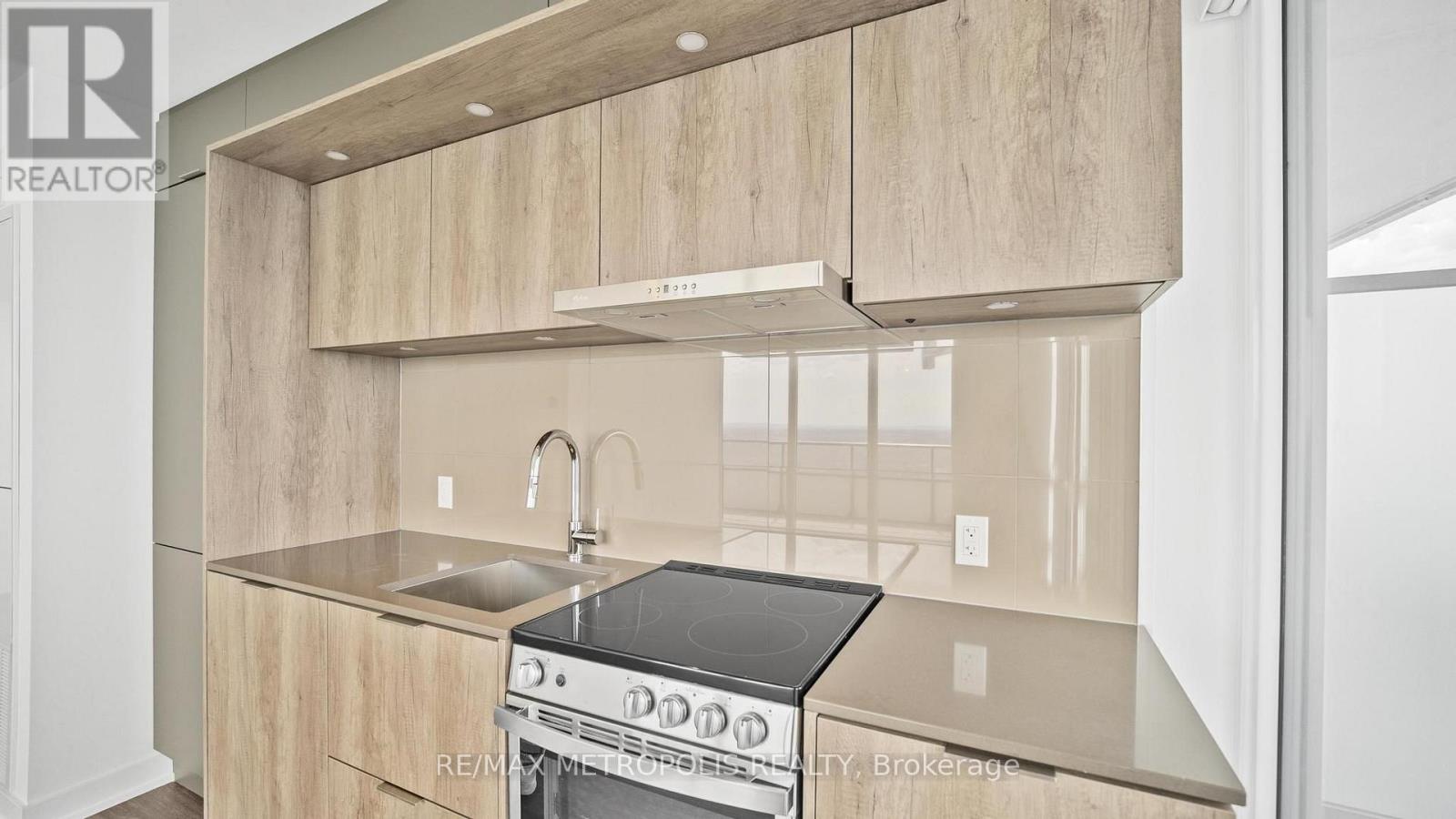 448 Burnhamthorpe Rd W 5611, Mississauga, Ontario L5B 0R4 - Photo 5 - W13701050