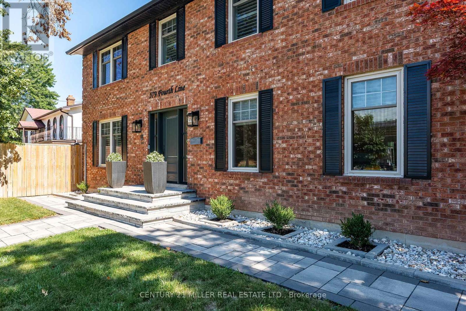 579 Fourth Line, Oakville, Ontario L6L 5B1 - Photo 4 - W13701108