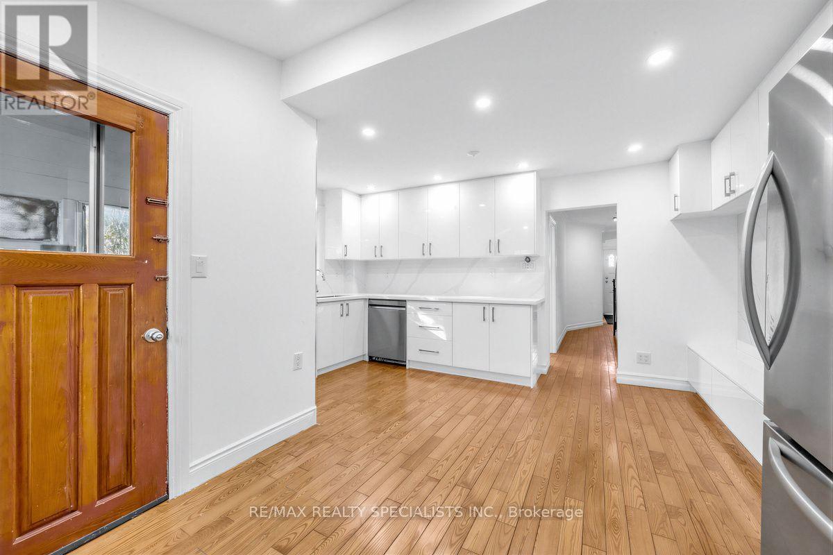Main & 2nd - 1035 Briar Hill Avenue, Toronto, Ontario  M6B 1M6 - Photo 2 - W13167330