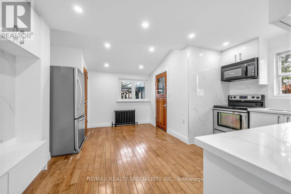 Main & 2nd - 1035 Briar Hill Avenue, Toronto, Ontario  M6B 1M6 - Photo 6 - W13167330