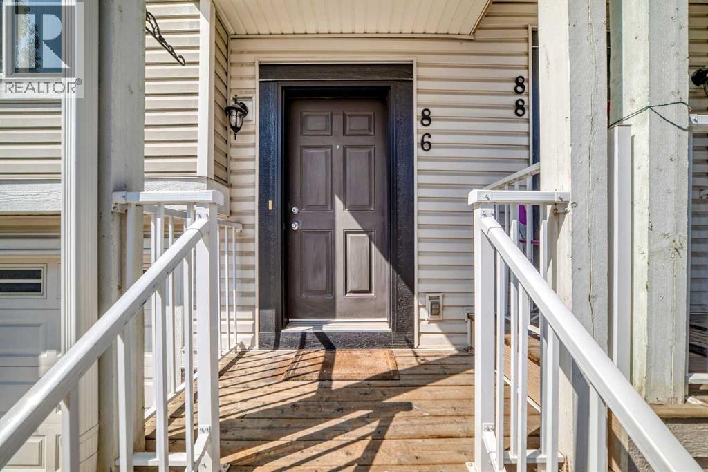 86 Pantego Lane NW, Calgary, Alberta  T3K 0T1 - Photo 3 - A2338242