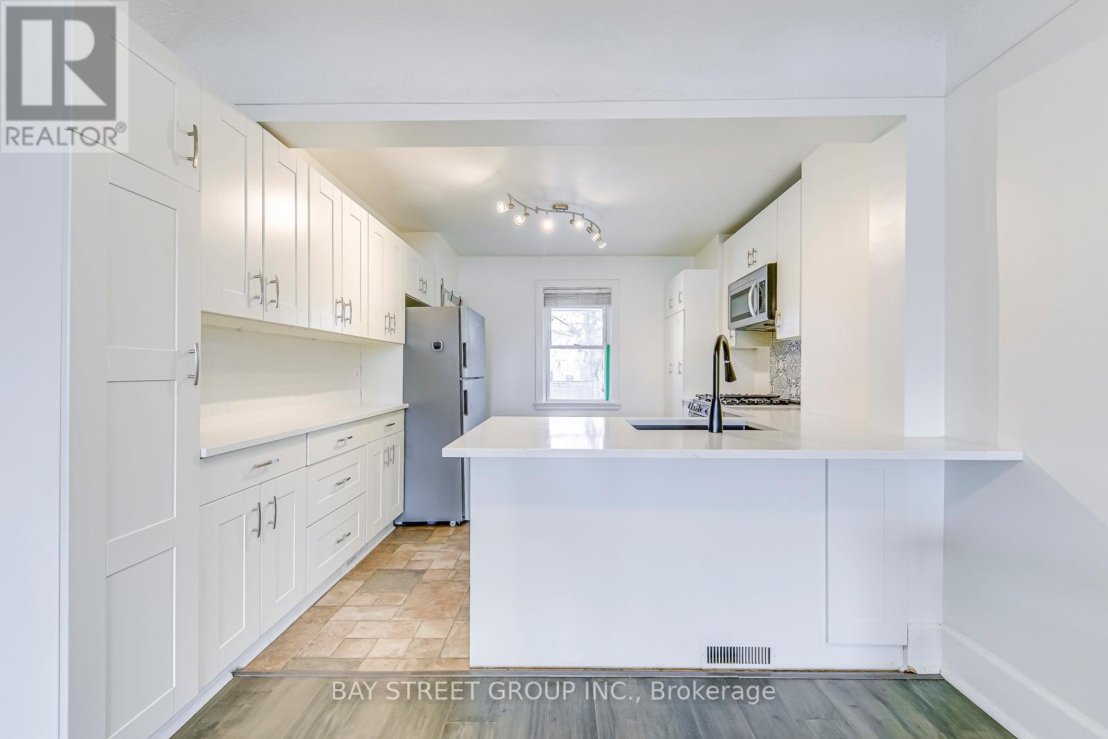 150 Crosthwaite Avenue N, Hamilton, Ontario  L8H 4V5 - Photo 9 - X13701026