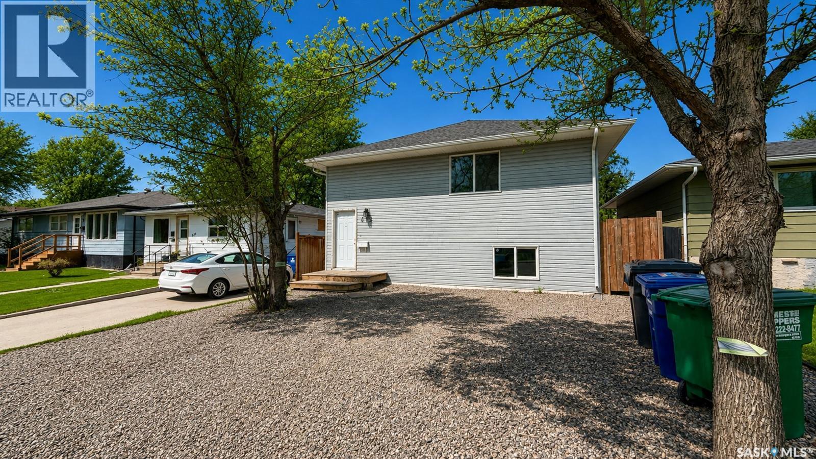 215 V Avenue N, Saskatoon, Saskatchewan  S7L 3E5 - Photo 1 - SK046312