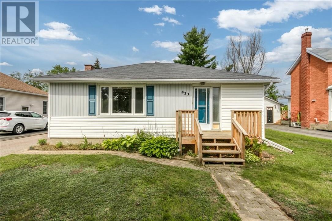 313 Read Street, Espanola, Ontario P5E 1E2 - Photo 3 - 2129911