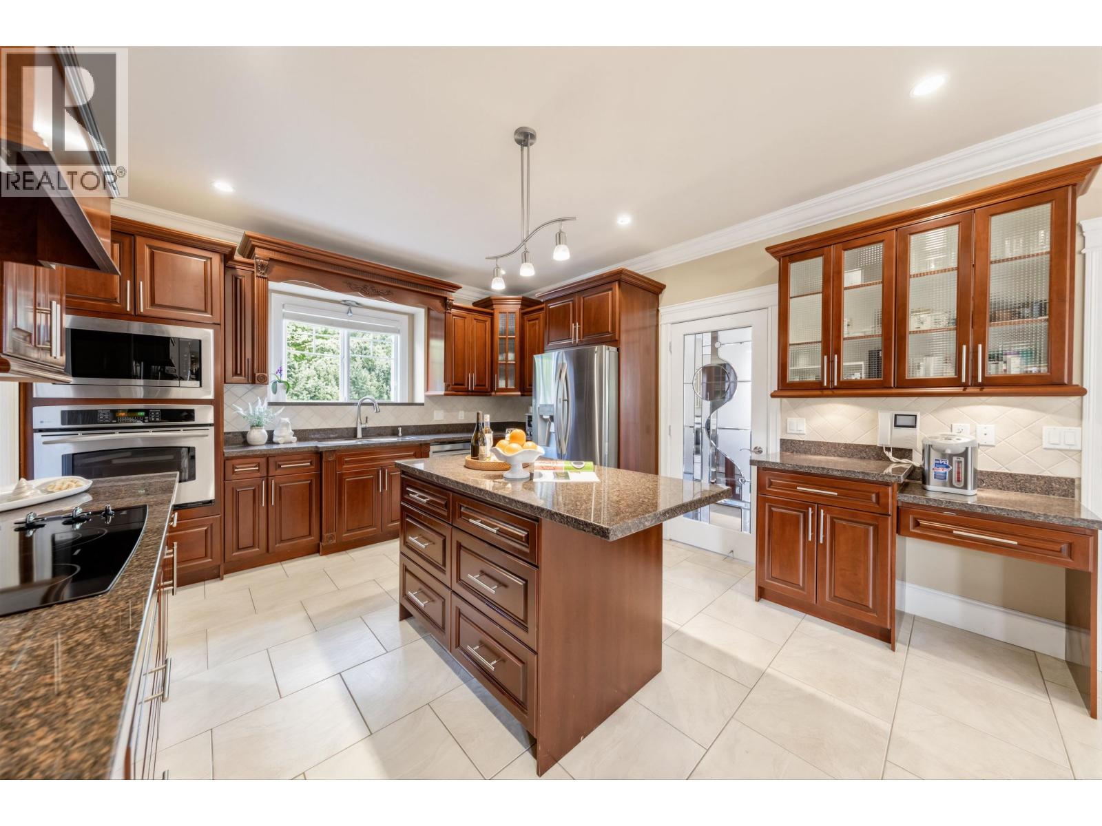 6087 Mckee Street, Burnaby, British Columbia V5J 2V6 - Photo 5 - R3157597