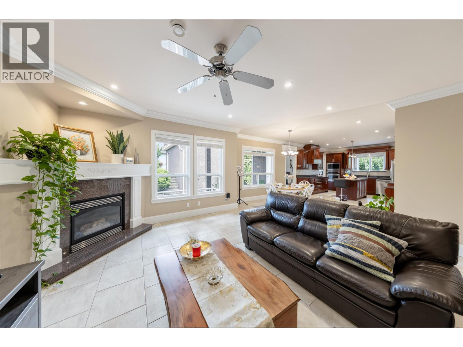 6087 Mckee Street, Burnaby, British Columbia V5J 2V6 - Photo 6 - R3157597