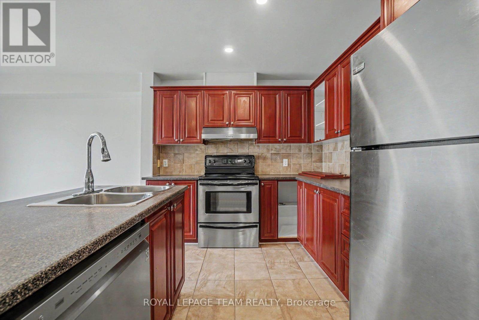 13 Stoneleigh Street, Ottawa, Ontario  K2G 7A2 - Photo 10 - X13701168