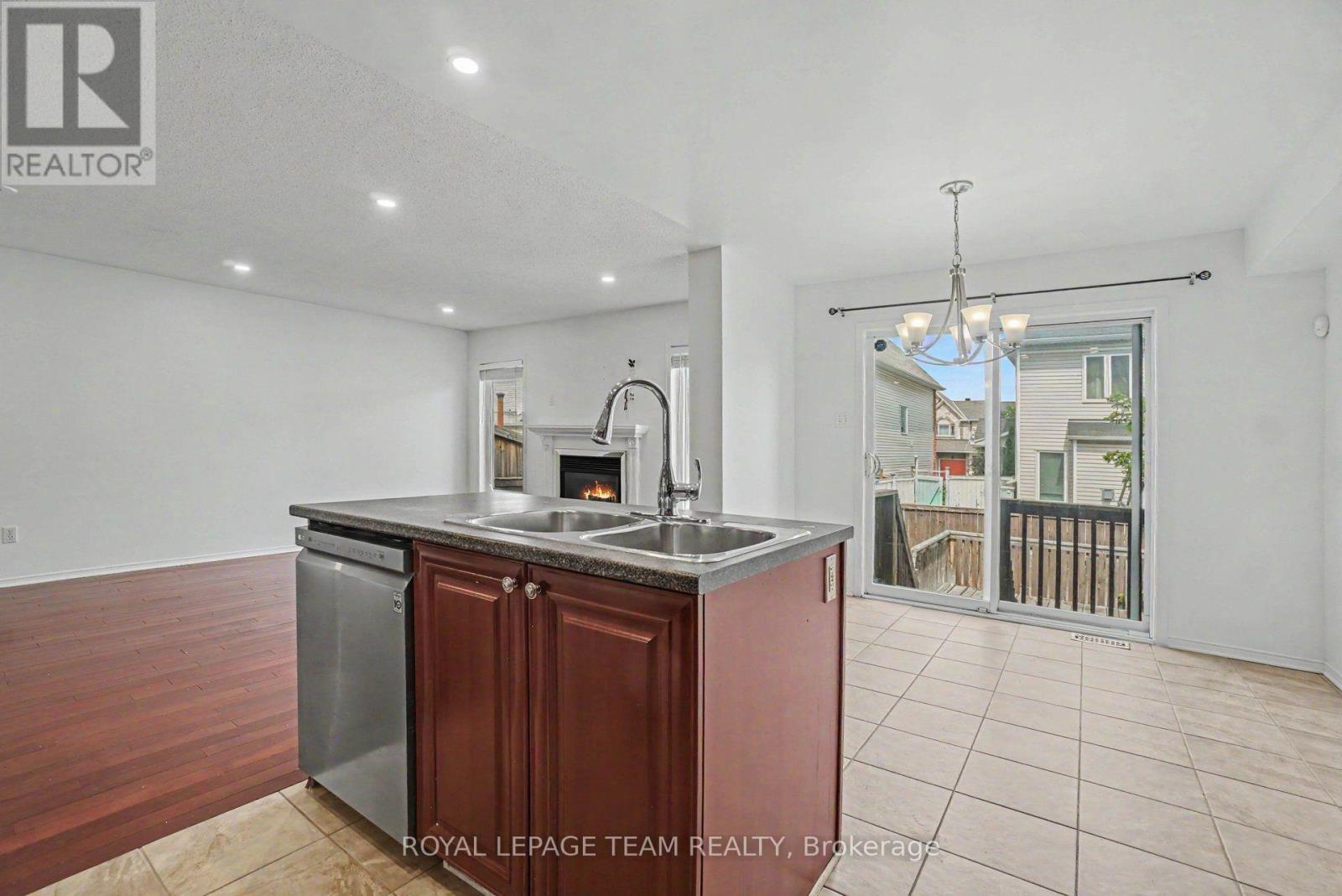 13 Stoneleigh Street, Ottawa, Ontario  K2G 7A2 - Photo 14 - X13701168