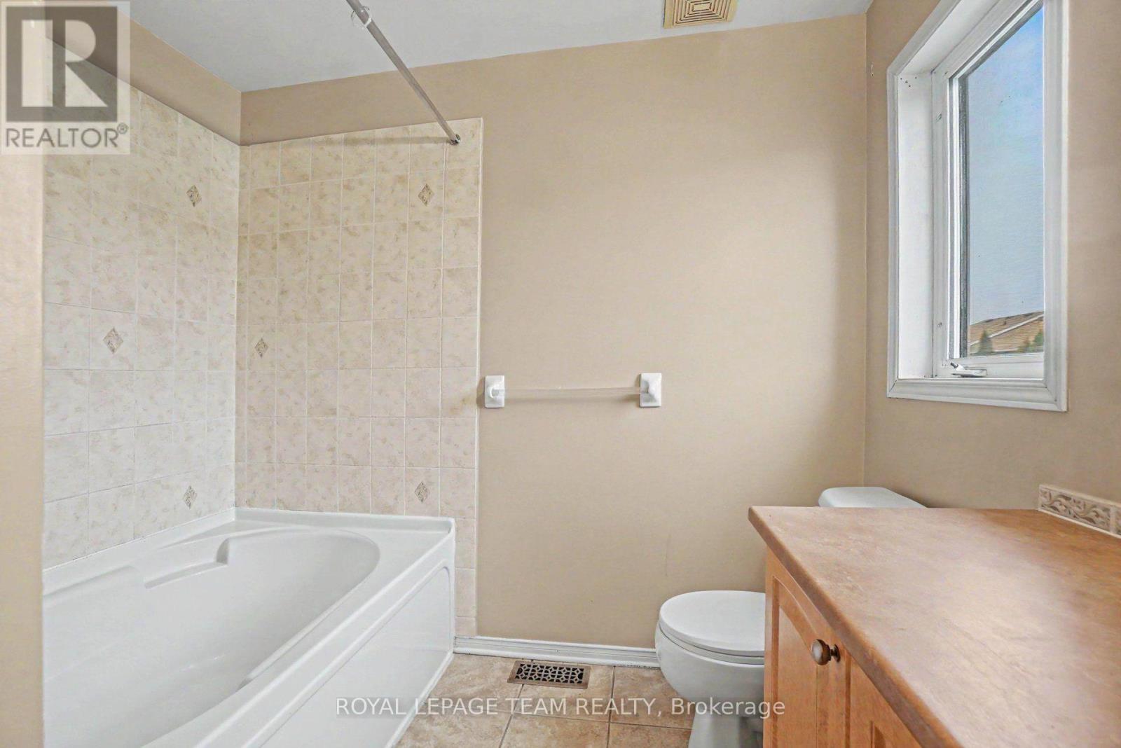 13 Stoneleigh Street, Ottawa, Ontario  K2G 7A2 - Photo 20 - X13701168