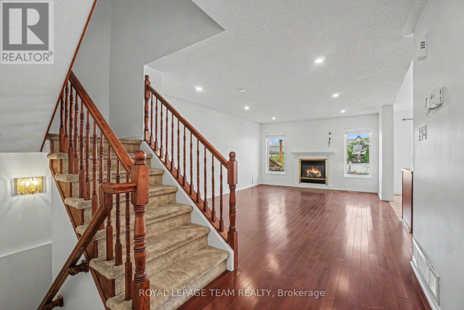 13 Stoneleigh Street, Ottawa, Ontario  K2G 7A2 - Photo 3 - X13701168