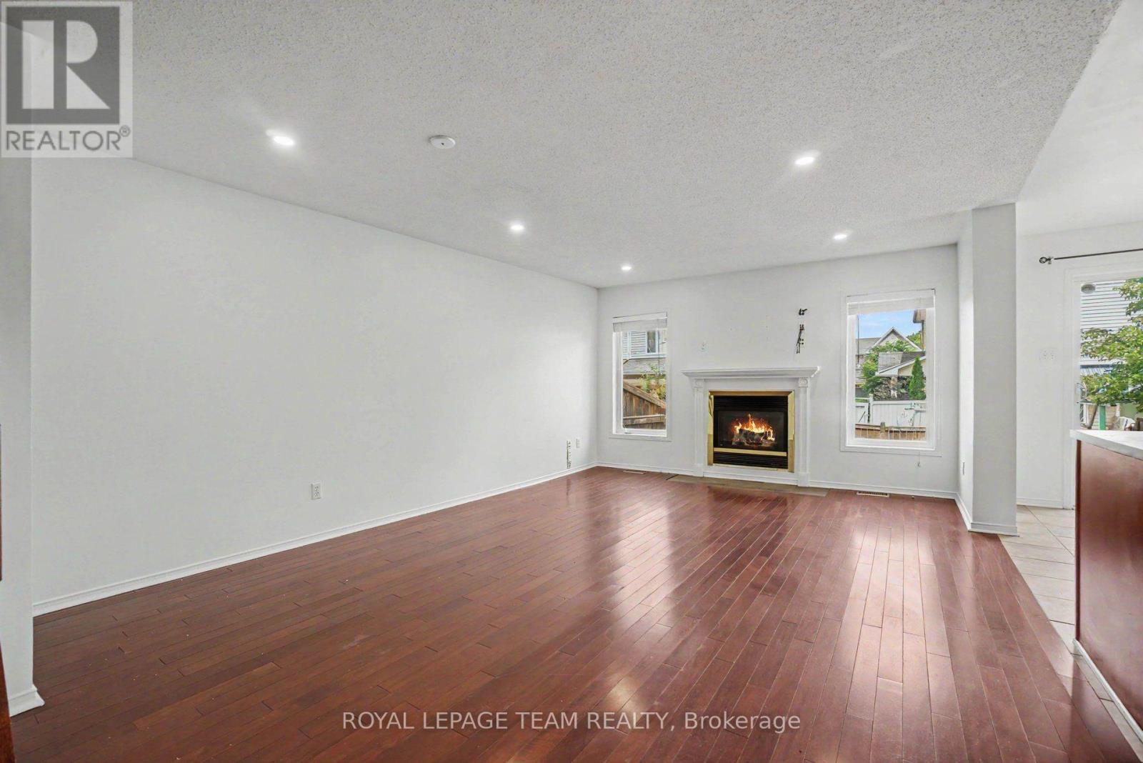 13 Stoneleigh Street, Ottawa, Ontario  K2G 7A2 - Photo 4 - X13701168
