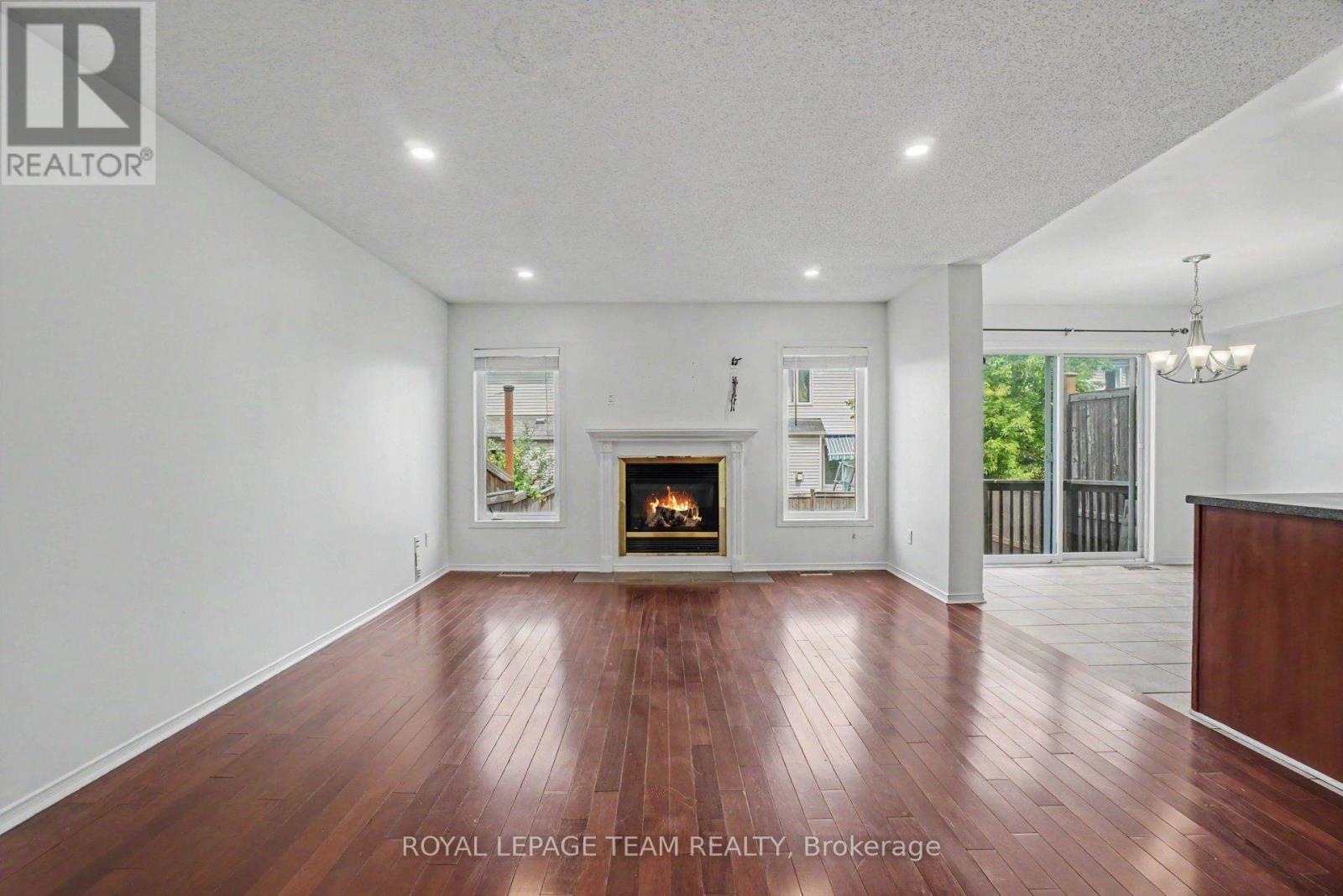 13 Stoneleigh Street, Ottawa, Ontario  K2G 7A2 - Photo 5 - X13701168