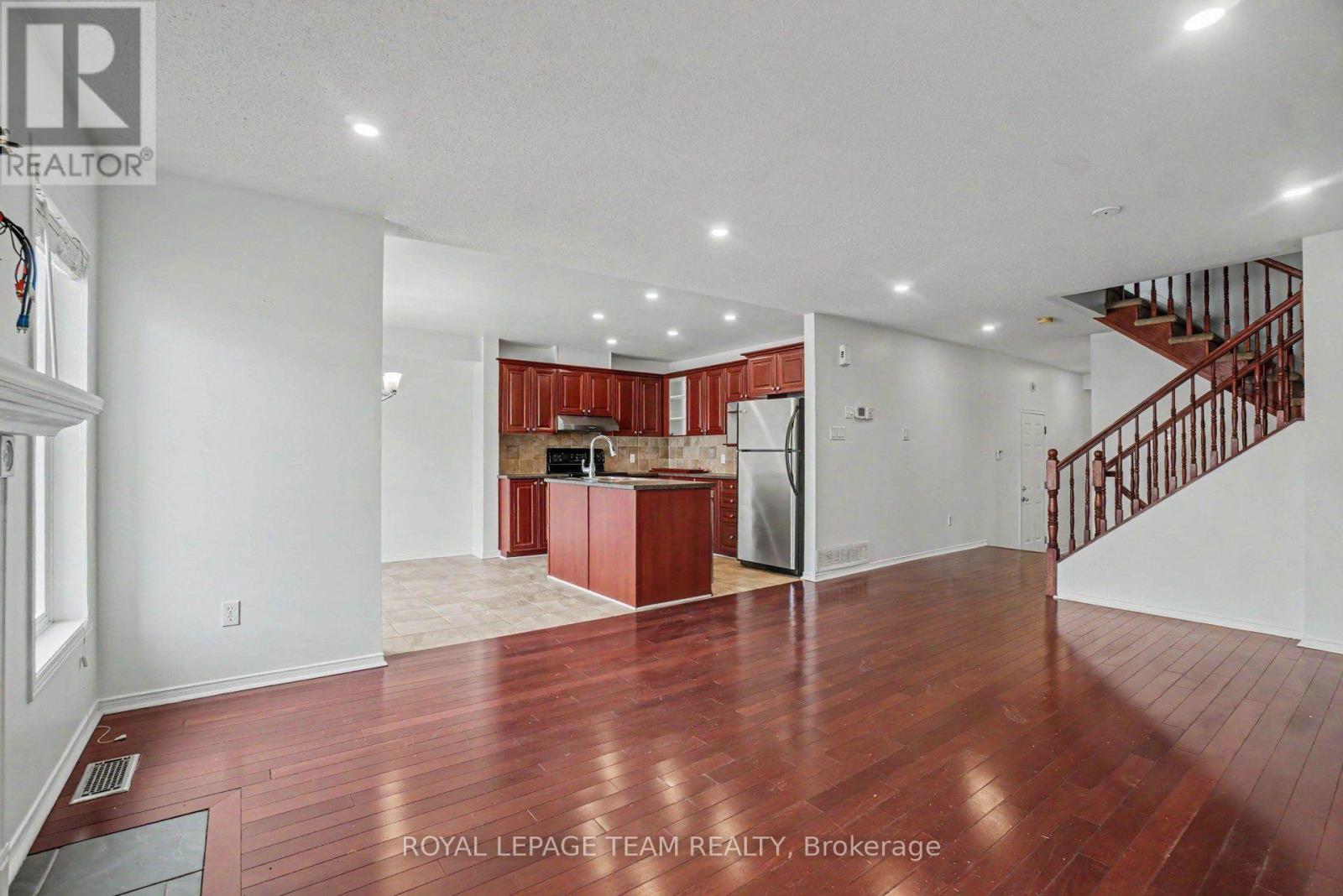 13 Stoneleigh Street, Ottawa, Ontario  K2G 7A2 - Photo 8 - X13701168