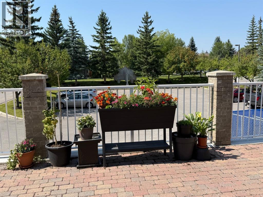 306, 7239 Sierra Morena Boulevard Sw, Calgary, Alberta  T3H 3L7 - Photo 3 - A2332984
