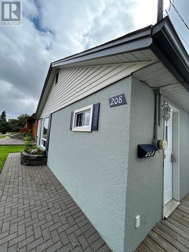 208 Gordon St, Thunder Bay, Ontario  P7E 4T3 - Photo 3 - TB2602464