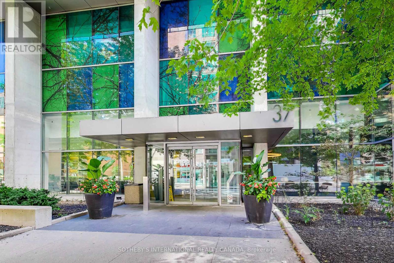 3305 - 37 Grosvenor Street, Toronto, Ontario  M4Y 3G5 - Photo 2 - C13701156
